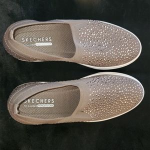 Sketchers slip on shoes